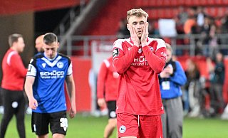 Arminia-Keeper Jonas Kersken steht der Frust nach dem bitteren 1:1-Remis beim FC Ingolstadt ins Gesicht geschrieben. - IMAGO/Zink