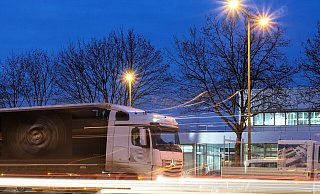 An der Wilfried-Finke-Allee in Paderborn ist ein komplett beladener Lastzug gestohlen worden. - (Symbolbild) Pixabay/webandi