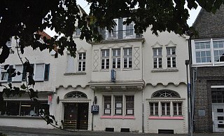 Weiterhin geschlossen, bis auf Samstag: die „Deele“ an der Kirchstraße in Gütersloh. Innen wird seit Jahren renoviert. - Ludger Osterkamp