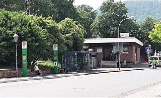Das Bahnhofsumfeld in Höxter wird neu gestaltet. Irgendwann könnten hier BEMU-Züge fahren. Foto: Michaela Bast - Michaela Bast