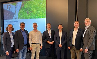 Marco Rieso (v.l.), Rainer Döring, Jan Ottensmeyer, Bernd Poggemöller, Christian Grasmugg, Elmar Bitter, Götz Dörmann diskutierten über den Standort. - Dirk Windmöller