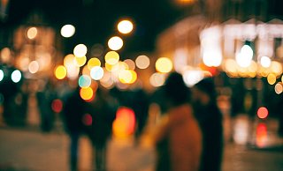 Mit einem Faustschlag ins Gesicht eines der Dortmund-Fans begann der Angriff der zehn vermummten Angreifer. - Symbolfoto: Pixabay / Creative Commons