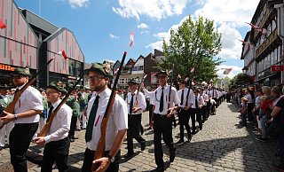 Während der Pandemie wurden viele Schützenfeste abgesagt. Das Bild zeigt den Umzug zum Höxteraner Fest im Jahr 2016. - David Schellenberg