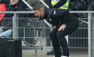 Paderborns Trainer Lukas Kwasniok hatte gegen Rostock genug Grund sich aufzuregen. Da saß dann häufig die Maske nicht korrekt. - Friso Gentsch