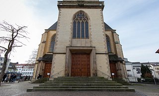 Der Platz vor der Herz-Jesu-Kirche ist unter anderem Treffpunkt für Angehörige der Drogenszene. - Niklas Tüns