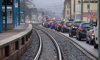Die Bahnen fahren nicht, und auch die Autos stehen oft. - Andreas Zobe