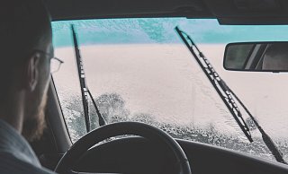 Einer der Motorradfahrer warf dem Fahrer vor, das Wischwasser genutzt zu haben. - Symbolbild: Pixabay