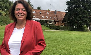 Kerstin Vieregge an der Ortmühle zwischen Wahmbeckerheide und Barkhausen – der Mittelpunkt Lippes steht für sie für das Ziel, für die Lipper Politik zu machen. - Martin Hostert Kerstin Vieregge an der Ortmühle zwischen Wahmbeckerheide und Barkhausen – der Mittelpunkt Lippes steht für sie für das Ziel, für die Lipper Politik zu machen. - Martin Hostert