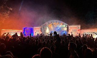 Die Stimmung vom Sun Swing Festival 2023 im Freibad Harsewinkel wollen die Organisatoren bei der neuen Auflage am 13. Juli noch übertreffen. - Stadtjugendring Harsewinkel