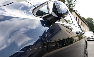 Ein Lackkratzer ist an einem parkenden Fahrzeug zu sehen. (Symbolfoto) - picture alliance/dpa