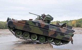 Ein Schützenpanzer Marder, aufgenommen 2019. - imago images/Chris Emil Janßen