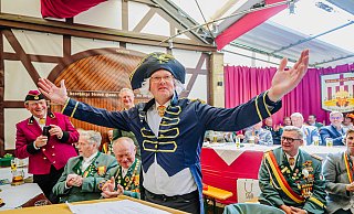Thomas Spieker, der den PBSV mal als „Supertanker bezeichnete“ und als Oberst aufhört, wird zum Admiral der Stadtheide ernannt. - Besim Mazhiqi