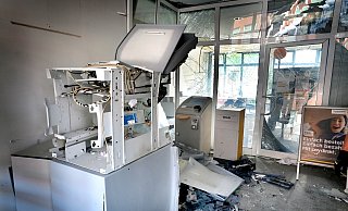 Eine Spur der Verwüstung hinterlassen die Automatensprenger teilweise so wie hier in Steinhagen - und versetzten Anwohnerinnen und Anwohner in Angst und Schrecken. - Andreas Frücht