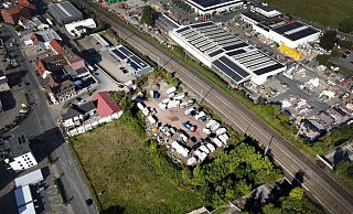 Cordes-Gelände während des Zwiebelmarkts. Im oberen Bereich auf dem Otterkamp haben sich die Schausteller mit ihren Wohnwagen eingerichtet. Für sie müsste nach erfolgtem Verkauf während der Volksfeste ein neuer Platz gefunden werden. - Gerald Dunkel