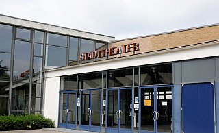 Das denkmalgeschützte Herforder Stadttheater soll für einige Jahre erhalten werden. - Frank-Michael Kiel-Steinkamp