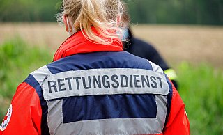 Rettungssanitäter wurden von einem Mann mit einem Messer bedroht - picture alliance / Fotostand
