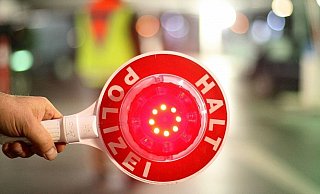 Der Vlothoer soll trotz Stopp-Signalen mit gleichbleibender Geschwindigkeit auf den Polizisten zugerast sein. - Patrick Menzel