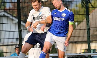 Augen zu und durch: Jan Klußmann (r.) traf per Kopfball zum 2:0. - Egon Bieber