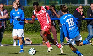 Arminias Ibrahima Fode Camara (Mitte) erzielte gegen den SC Wiedenbrück das 3:0 für seine DSC-U16. - Andreas Zobe