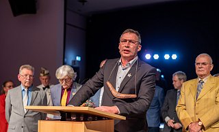 Die Herren des MGV Liederkranz sind die Preisträger des diesjährigen Bumerangordens der StKG. Antonius Schriegel nahm die Auszeichnung entgegen. - StKG