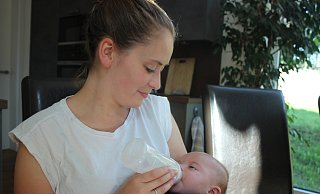 Seit Mai ist Anna-Marie Kühmes Sohn Nils auf der Welt. Die Chancen waren gering, dass sie trotz der Endometriose-Erkrankung und zahlreichen Operationen ein Kind bekommen kann. Sie nennt ihn deshalb "mein Wunder". Foto: - Leandra Finke
