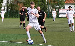 Torchance in der zweiten Halbzeit: Holsens Stürmer Leon Schäfer. - Andreas Gerth