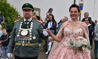 Die St.-Meinolfus-Schützenbruderschaft Fürstenberg wird vom Königspaar Michael Taube und Steffi Frisch angeführt. - Brigitta Wieskotten