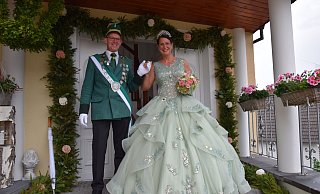 Das Königspaar Martin und Verena Temme regiert die Holtheimer Schützen. - Anja Ebner