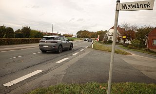 Die Volmerdingsener Straße soll voraussichtlich ab dem 13. November ab der Einmündung des Wietelbrinks auf gut 600 Metern Länge voll gesperrt werden. - Jörg Stuke