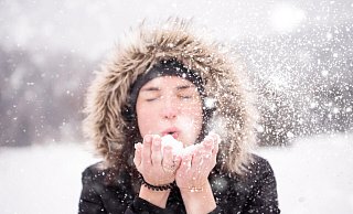 Gibt es Hoffnung auf ein paar Schneeflocken an Weihnachten in Gütersloh? - picture alliance / Zoonar