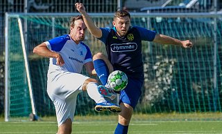Marijo Pavlovic (r.), im Spiel gegen den TuS Quelle, hat in dieser Saison für Heepen schon 14 Mal getroffen. - Andreas Zobe
