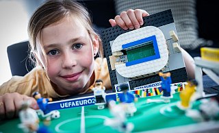 Leoni Eikmeier (10) aus Bielefeld ist Einlaufkind beim EM-Finale in Berlin. - Sarah Jonek Fotografie