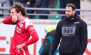 Mund abputzen und weitermachen: Mael Corboz (l.) und Coach Mitch Kniat müssen den DSC bis Mittwoch wieder in die Spur bringen. - Oliver Krato