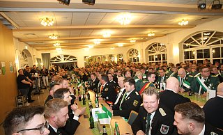 Volles Haus: In Upsprunge kommen zahlreiche Schützen zur Mitgliederversammlung des Kreisschützenbundes Büren zusammen. - Johannes Büttner