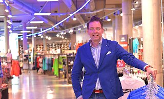 Ergreift das Wort: Markus Finke, Modeunternehmer und Vorstandsmitglied der Gütersloher Werbegemeinschaft. - Jens Dünhölter