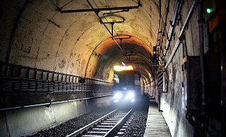 Noch während der Fahrt zum Hauptbahnhof schlug die Jugendgang in der Stadtbahn zu. - Michaela Heinze