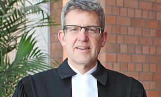 Für Superintendent Volker Neuhoff braucht die gegenwärtige Zeit Menschen, die sich vom Weihnachtsfest einladen lassen, ihren Beitrag gegen Not zu leisten und Gottes Segen in die Welt zu tragen. - EKP