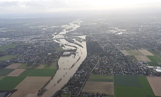 Die Überschwemmungen am Wasserstraßenkreuz in Minden sind aus der Luft gut zu erkennnen. - Detlef Wittig