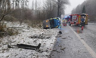 Auf der B68 bei Warburg verunfallt ein Polizeiauto. - Polizei Höxter