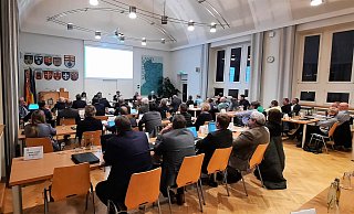 Im Kreistag Höxter sitzen 46 Abgeordnete der Parteien plus Landrat Michael Stickeln als Vorsitzender. - David Schellenberg