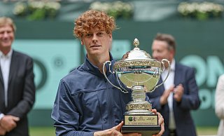 Der Italiener Jannik Sinner krönte sich erstmals zum Sieger der Terra Wortmann Open. - Friso Gentsch