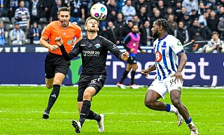 Paderborns Offensivspieler Sebastian Klaas, hier im Duell gegen Hertha-Akteur Deyovaisio Zeefuik (r.), ist nach einer wahren Seuchensaison endlich beschwerdefrei. - Imago Images