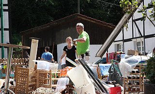 In Solingen hat das Aufräumen begonnen. Viel ist den Menschen von ihrem Hab und Gut nicht geblieben. Foto: Christian Bendig - Christian Bendig