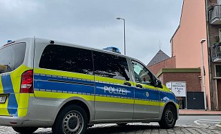 Die Polizei überwacht derzeit verstärkt vor der Jüdischen Kultusgemeinde Minden. - Patrick Schwemling