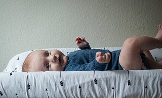 Eltern kleiner Kinder müssen auch in Gütersloh oft erst eine geeignete Wickelmöglichkeit suchen. Nicht alle Gastronomien und Läden bieten die Möglichkeit. - Symbolbild: Pixabay