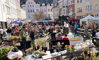Die Bürger wünschen sich Gemeinschaft und Leben in der Stadt, wie hier beim Radewiger Frühlingsmarkt, zurück. - Ralf Bittner