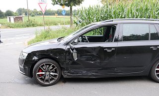Der Skoda des 48-jährigen Hiddenhausers wurde bei dem Unfall beschädigt. - Polizei Herford