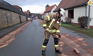 Von Wormeln (Foto) bis Warburg wurde am Mittwochnachmittag gestreut und gekehrt - die Einsatzkräfte hatten richtig was zu tun. - Simone Flörke