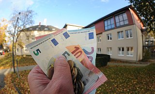 In den kommenden Jahren erwartet die Stadt Rahden tiefrote Zahlen. Deshalb hat die Stadtverwaltung eine Erhöhung der Grundsteuern A und B vorgeschlagen. - Joern Spreen-Ledebur