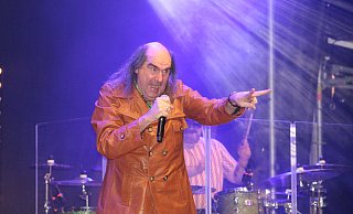 Guildo Horn präsentiert bei seinem Auftritt in Bad Lippspringe verrockte Schlager und eingedeutschte englische Hits. - Uwe Müller
